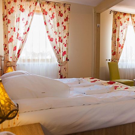 Sloneczny Port Bed & Breakfast Mikolajki  Exterior photo